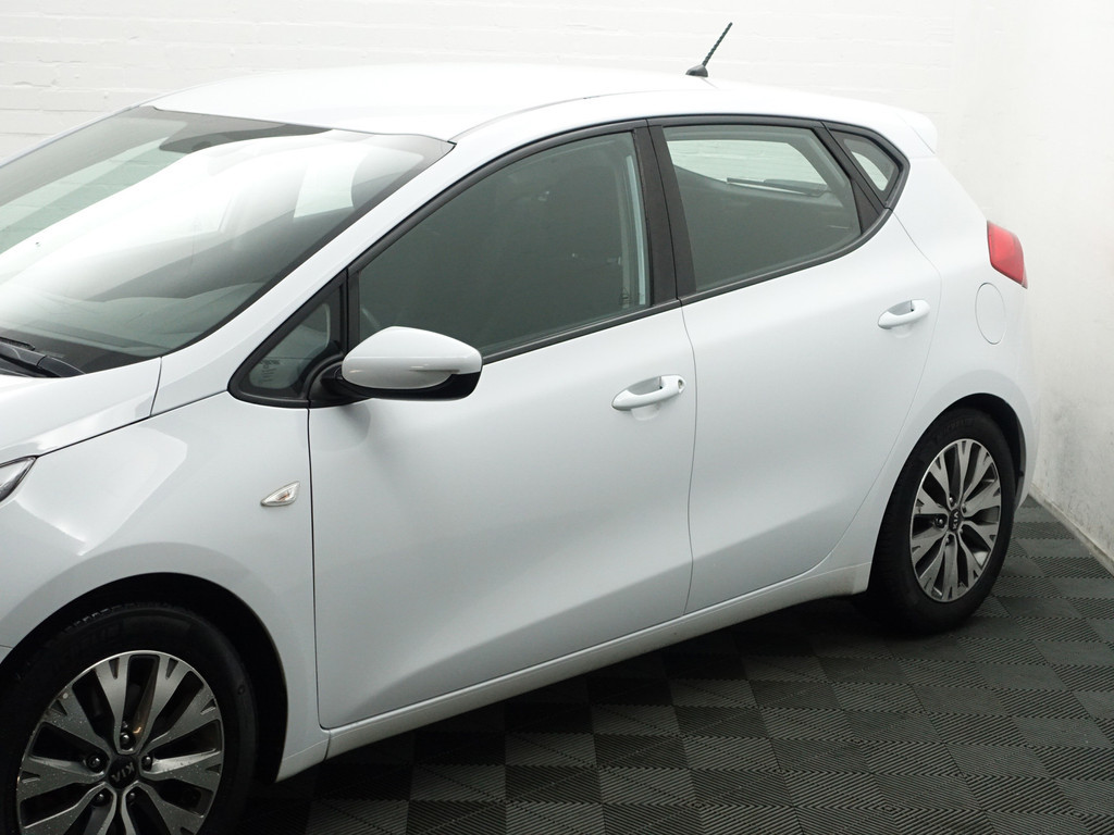 
								Kia Ceed 1.4 T- GDI Dynamic- Stuur/Stoelverwarming, Xenon Led, Park Assist, Clima, Cruise, Trekhaak vol									