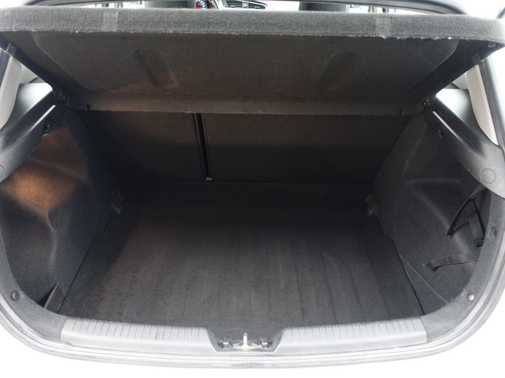 
								Kia Ceed 1.4 T- GDI Dynamic- Stuur/Stoelverwarming, Xenon Led, Park Assist, Clima, Cruise, Trekhaak vol									