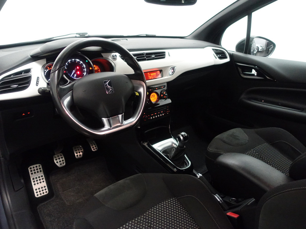 
Citroën DS3 1.6 e-HDi So Chic- Two Tone, Hifi Sound System, Park Assist, Clima, Cruise, Sport Interieur vol									