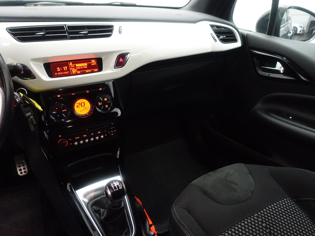 
Citroën DS3 1.6 e-HDi So Chic- Two Tone, Hifi Sound System, Park Assist, Clima, Cruise, Sport Interieur vol									