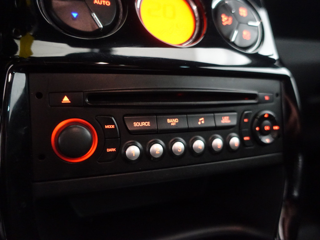 
Citroën DS3 1.6 e-HDi So Chic- Two Tone, Hifi Sound System, Park Assist, Clima, Cruise, Sport Interieur vol									