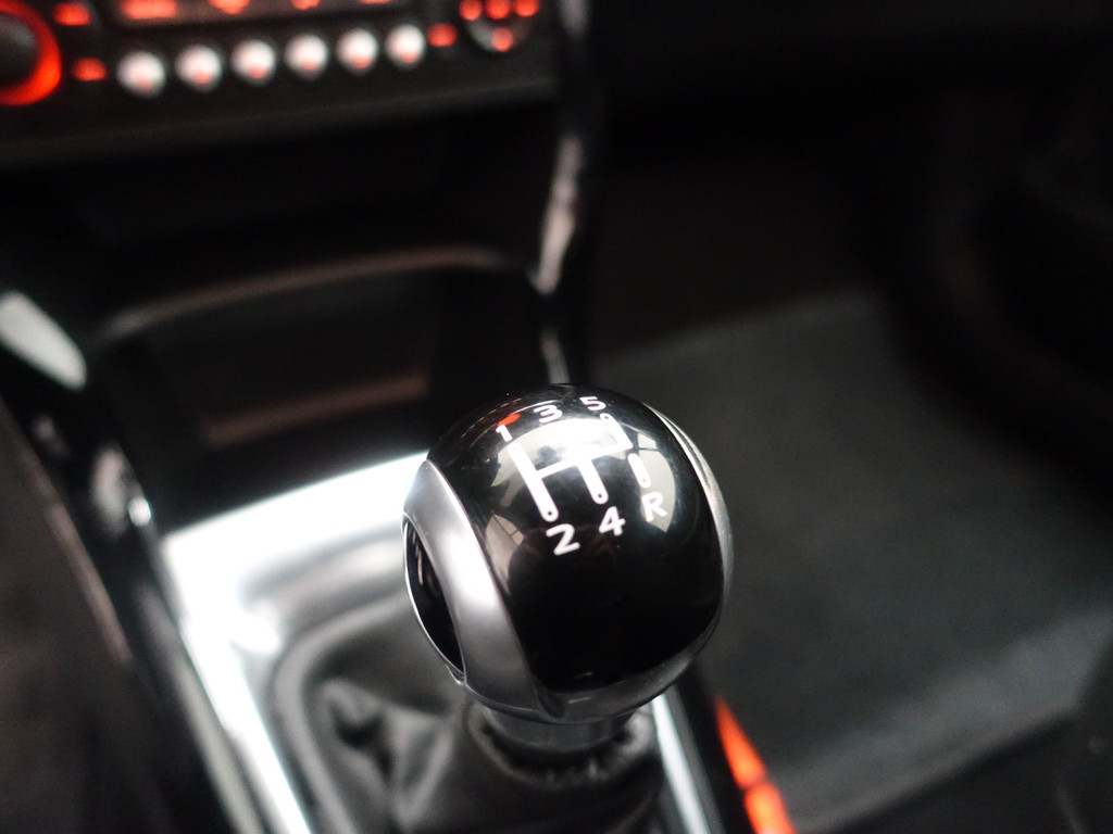 
Citroën DS3 1.6 e-HDi So Chic- Two Tone, Hifi Sound System, Park Assist, Clima, Cruise, Sport Interieur vol									