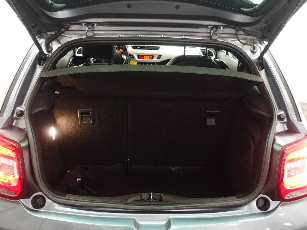 
Citroën DS3 1.6 e-HDi So Chic- Two Tone, Hifi Sound System, Park Assist, Clima, Cruise, Sport Interieur vol									