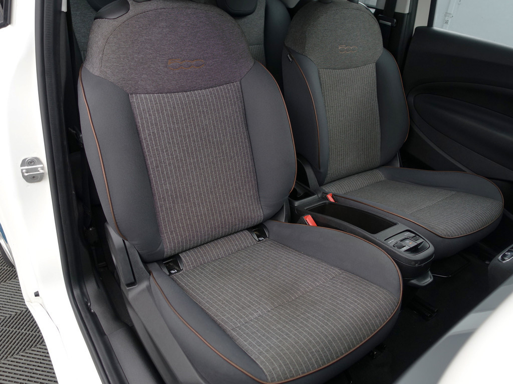 
Fiat 500 Icon 42 kWh Aut- Two Tone, Led, Carplay, Virtual Cockpit, Dynamic Select vol									