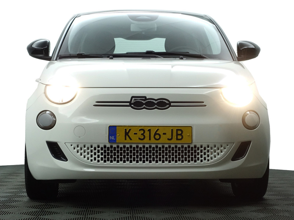 
Fiat 500 Icon 42 kWh Aut- Two Tone, Led, Carplay, Virtual Cockpit, Dynamic Select vol									
