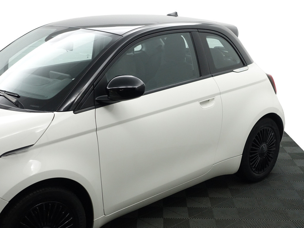 
Fiat 500 Icon 42 kWh Aut- Two Tone, Led, Carplay, Virtual Cockpit, Dynamic Select vol									