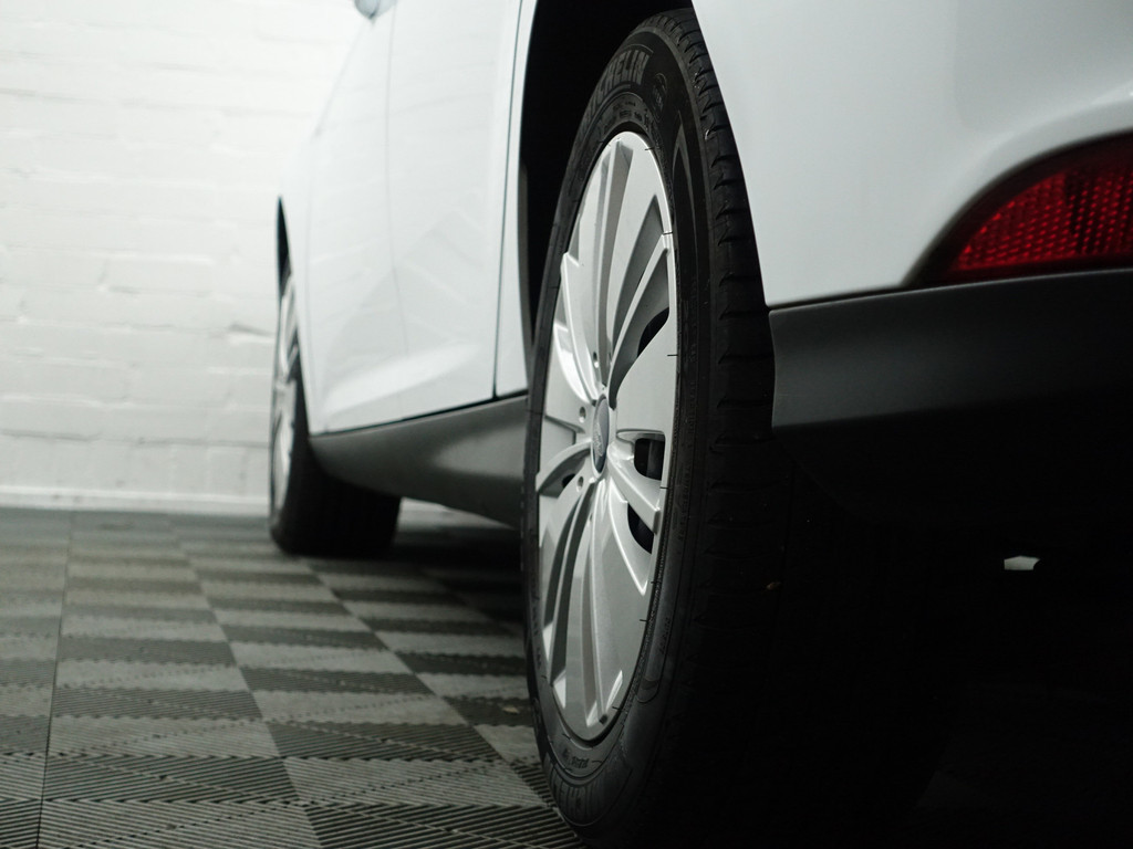 
Ford Focus 1.0 Trend- 60dkm, Privacy Glass, Clima, Comfort Interieur, Dealer onderhouden, MF Stuur vol									