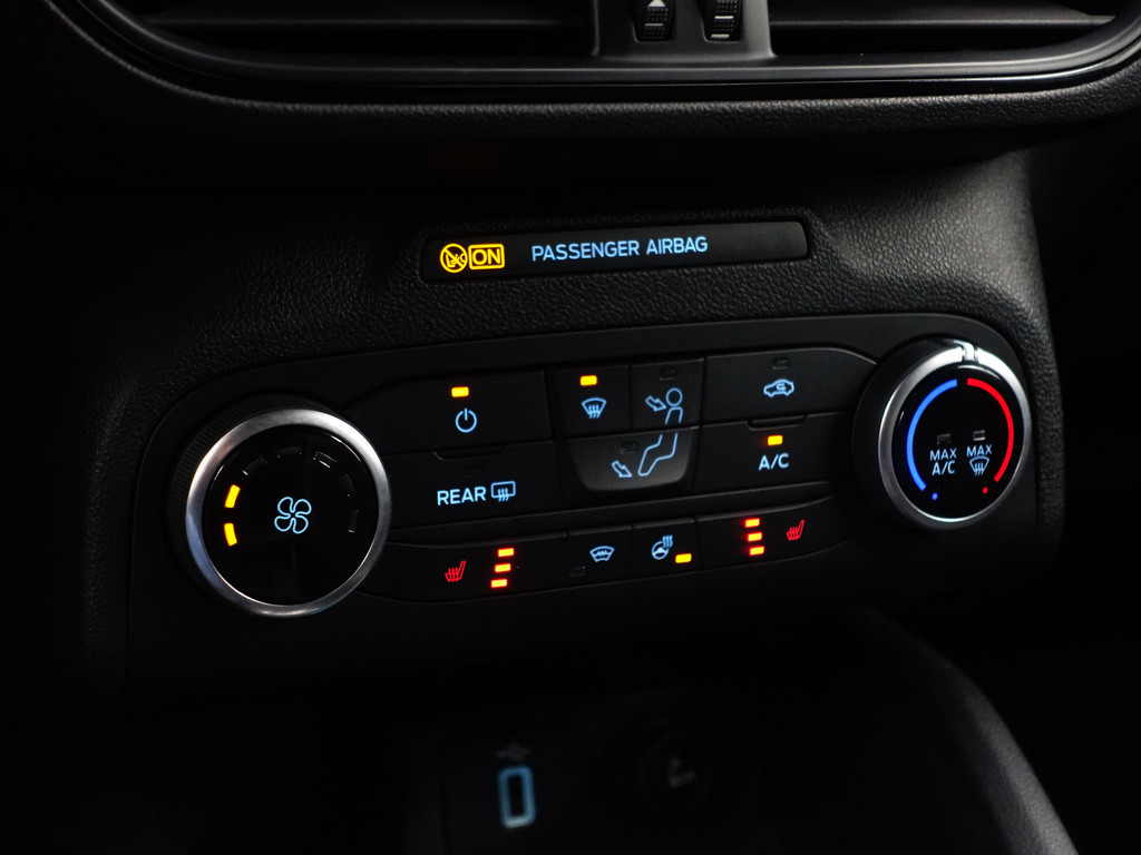 
Ford Focus 1.5 EcoBoost ST Line Business Aut- Bang Olufsen, Stuur/Stoelverwarming, Carplay, Keyless, Ada Cruise, Xenon Led vol									