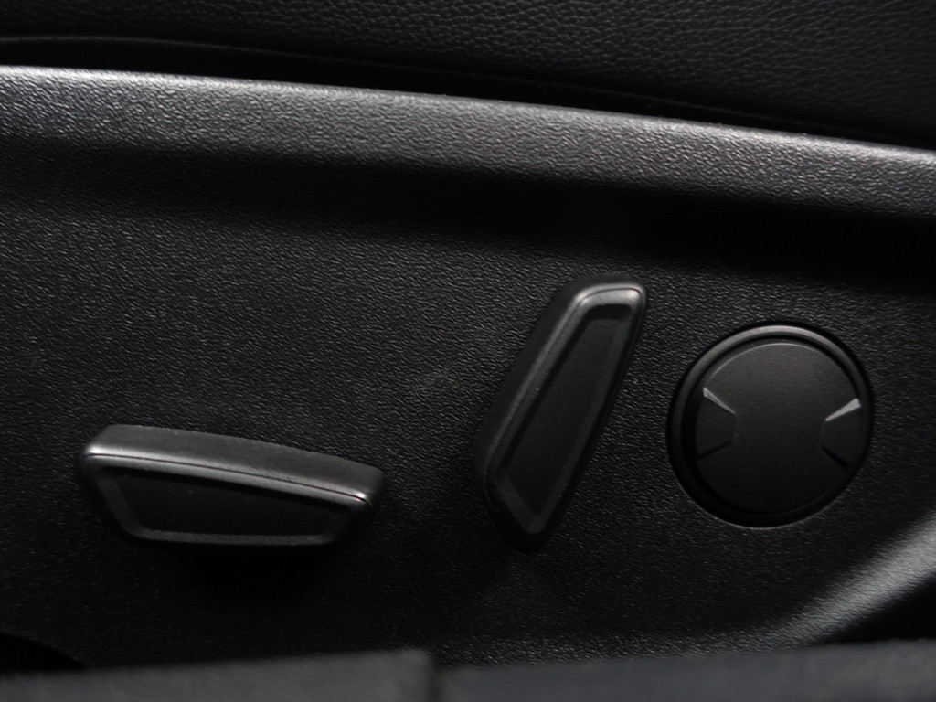 
Ford Focus 1.5 EcoBoost ST Line Business Aut- Bang Olufsen, Stuur/Stoelverwarming, Carplay, Keyless, Ada Cruise, Xenon Led vol									