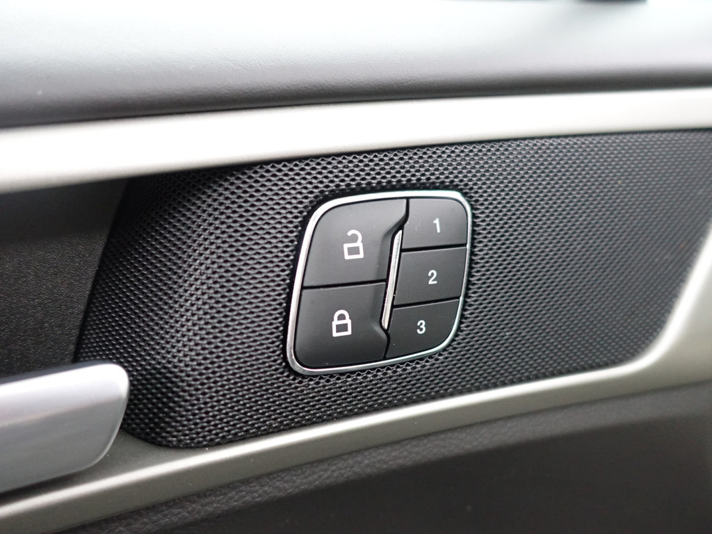 
Ford Mondeo 2.0 IVCT HEV Vignale Aut- Design Leder, Memory, Xenon Led, Camera, Virtual Cockpit, Sfeerverlichting vol									