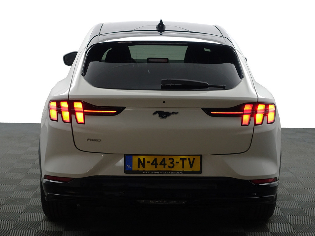 
								Ford Mustang Mach-E 75kWh AWD GT Sport Aut- Nap 263km !!Panoramadak, Bang Olufsen, Carbon, Sfeerverlichting, 360 Camera vol									
