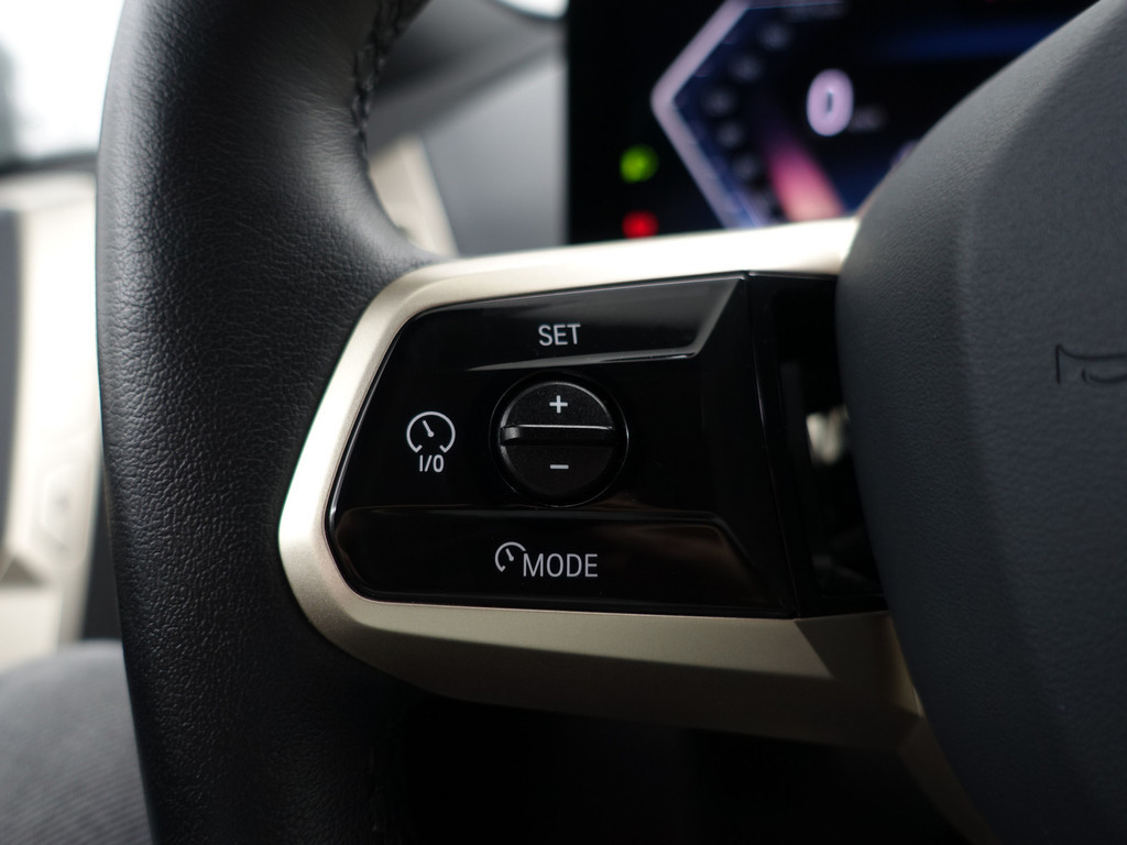 
BMW iX xDrive40 M Sport Plus 77 kWh- Stoelmassage, Harman Kardon, 360 Camera, Head Up, Memory Seats, Sfeerverlichting vol									