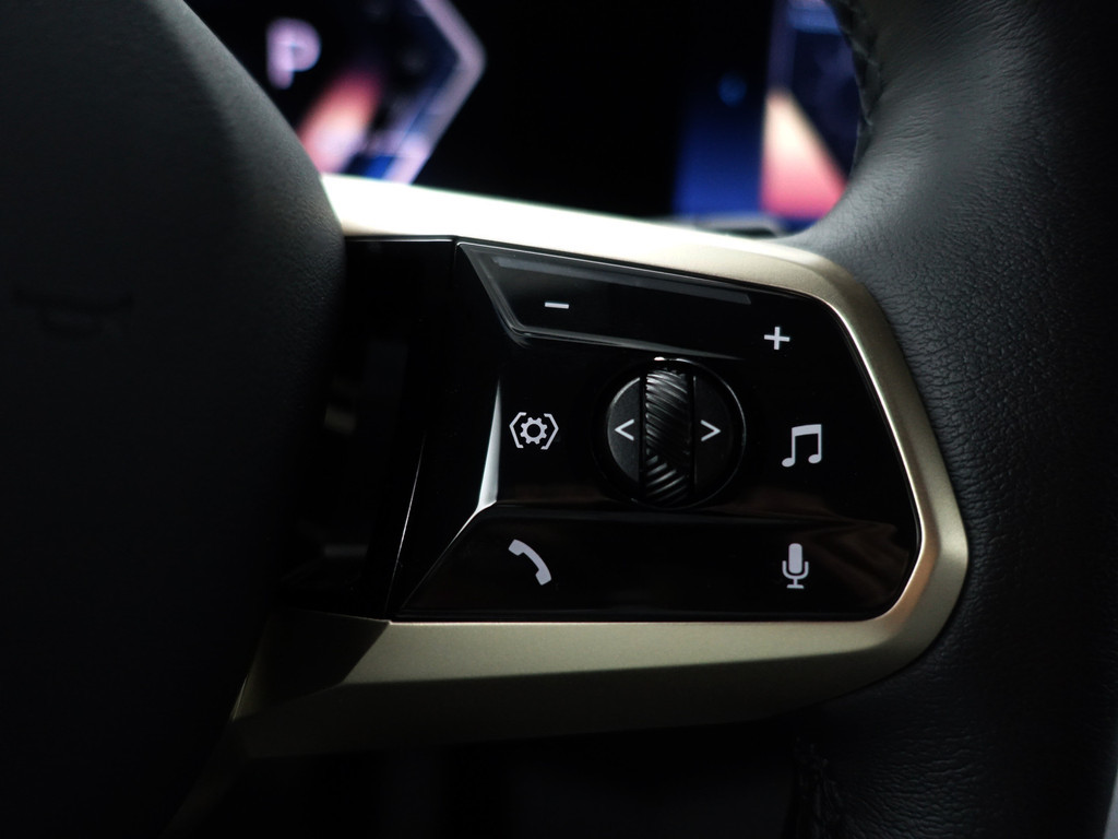 
BMW iX xDrive40 M Sport Plus 77 kWh- Stoelmassage, Harman Kardon, 360 Camera, Head Up, Memory Seats, Sfeerverlichting vol									