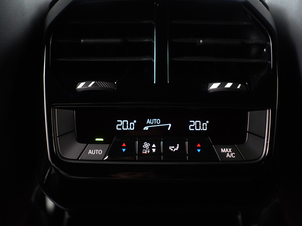 
BMW iX xDrive40 M Sport Plus 77 kWh- Stoelmassage, Harman Kardon, 360 Camera, Head Up, Memory Seats, Sfeerverlichting vol									