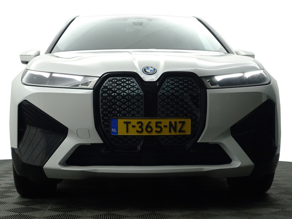 
BMW iX xDrive40 M Sport Plus 77 kWh- Stoelmassage, Harman Kardon, 360 Camera, Head Up, Memory Seats, Sfeerverlichting vol									