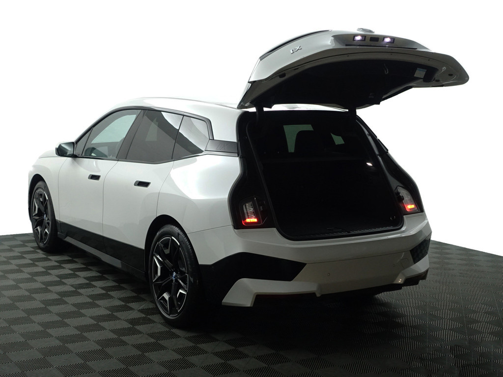 
BMW iX xDrive40 M Sport Plus 77 kWh- Stoelmassage, Harman Kardon, 360 Camera, Head Up, Memory Seats, Sfeerverlichting vol									