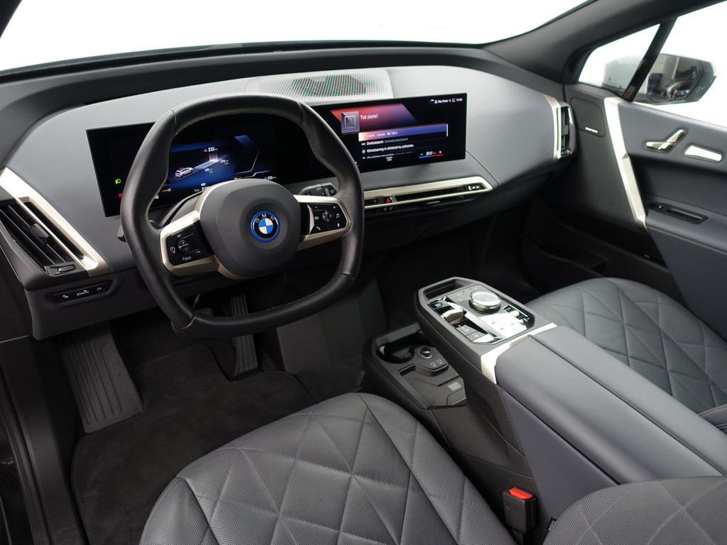 
BMW iX xDrive40 M Sport Plus 77 kWh- Stoelmassage, Harman Kardon, 360 Camera, Head Up, Memory Seats, Sfeerverlichting vol									