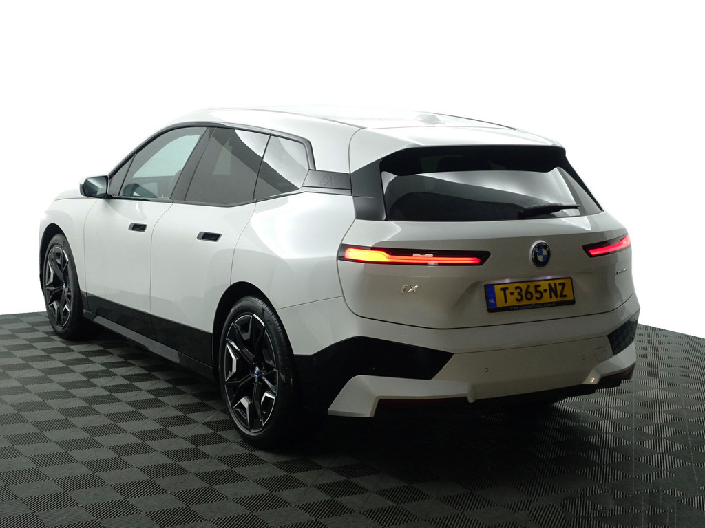 
BMW iX xDrive40 M Sport Plus 77 kWh- Stoelmassage, Harman Kardon, 360 Camera, Head Up, Memory Seats, Sfeerverlichting vol									