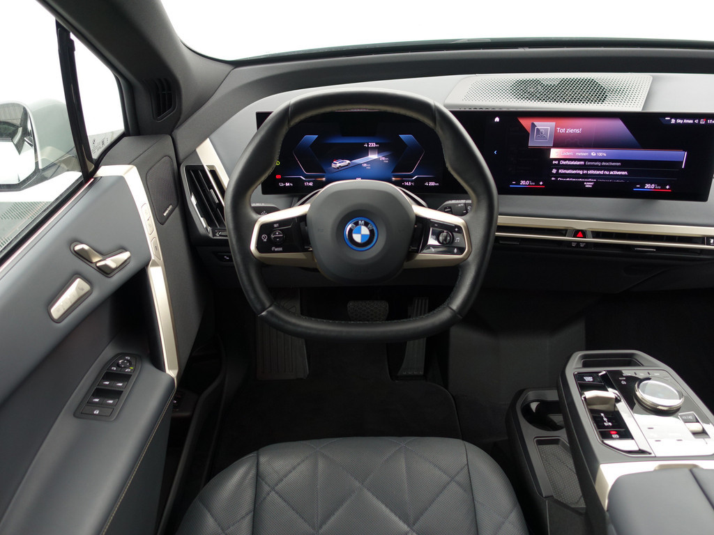 
BMW iX xDrive40 M Sport Plus 77 kWh- Stoelmassage, Harman Kardon, 360 Camera, Head Up, Memory Seats, Sfeerverlichting vol									