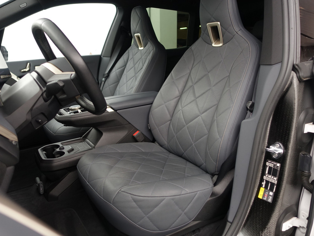 
BMW iX xDrive40 M Sport Plus 77 kWh- Stoelmassage, Harman Kardon, 360 Camera, Head Up, Memory Seats, Sfeerverlichting vol									