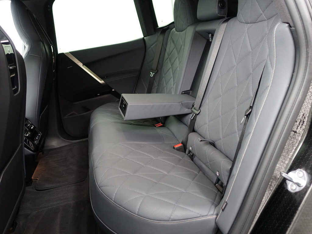 
BMW iX xDrive40 M Sport Plus 77 kWh- Stoelmassage, Harman Kardon, 360 Camera, Head Up, Memory Seats, Sfeerverlichting vol									