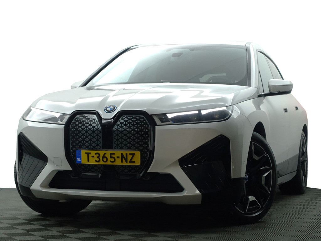 
BMW iX xDrive40 M Sport Plus 77 kWh- Stoelmassage, Harman Kardon, 360 Camera, Head Up, Memory Seats, Sfeerverlichting vol									