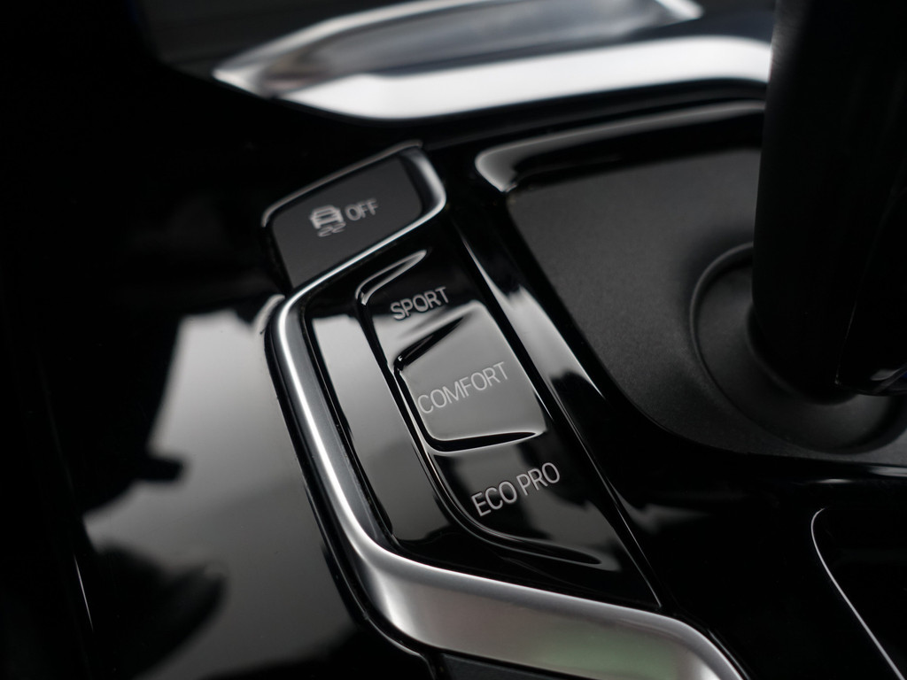 
								BMW iX3 High Executive 80 kWh M Sport Aut- Panodak, Harman Kardon, Head Up, Memory, CarPlay, Sfeerverlichting, 360 Camera vol									