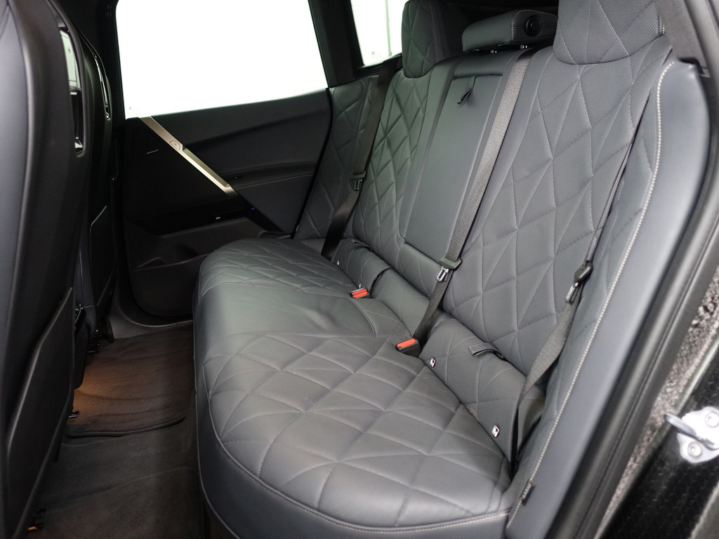 
BMW iX xDrive40 M Sport Plus 77 kWh- Stoelmassage, Harman Kardon, 360 Camera, Head Up, Memory Seats, Sfeerverlichting vol									