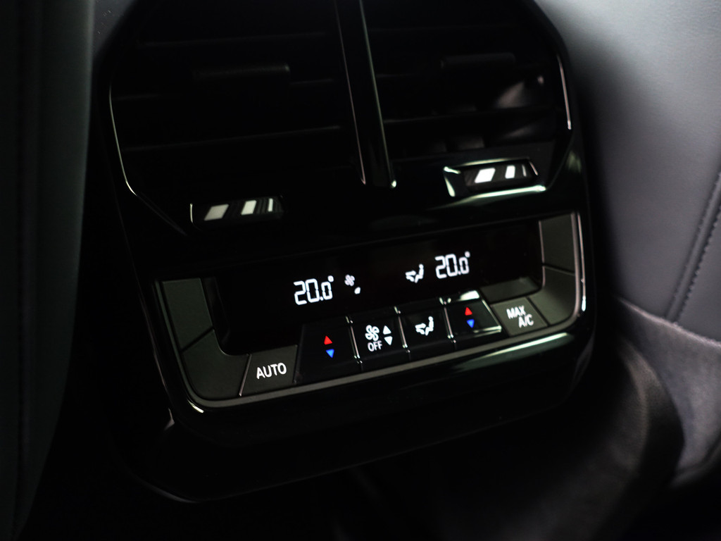 
BMW iX xDrive40 M Sport Plus 77 kWh- Stoelmassage, Harman Kardon, 360 Camera, Head Up, Memory Seats, Sfeerverlichting vol									