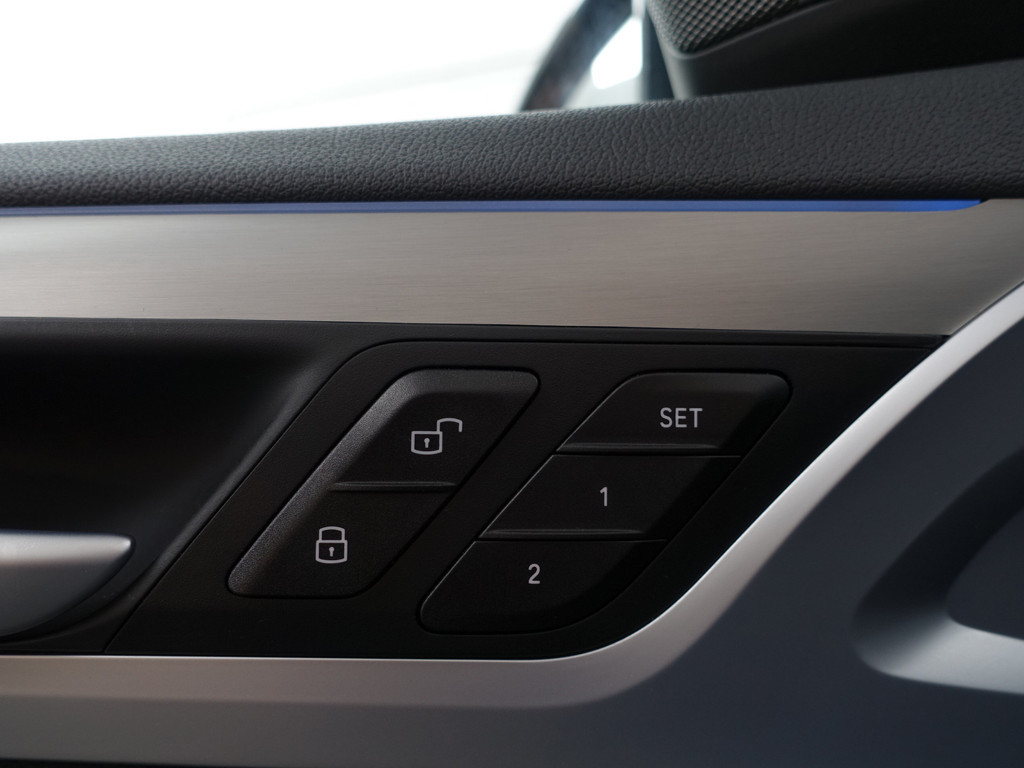 
								BMW iX3 High Executive 80 kWh M Sport Aut- Panodak, Harman Kardon, Head Up, Memory, CarPlay, Sfeerverlichting, 360 Camera vol									
