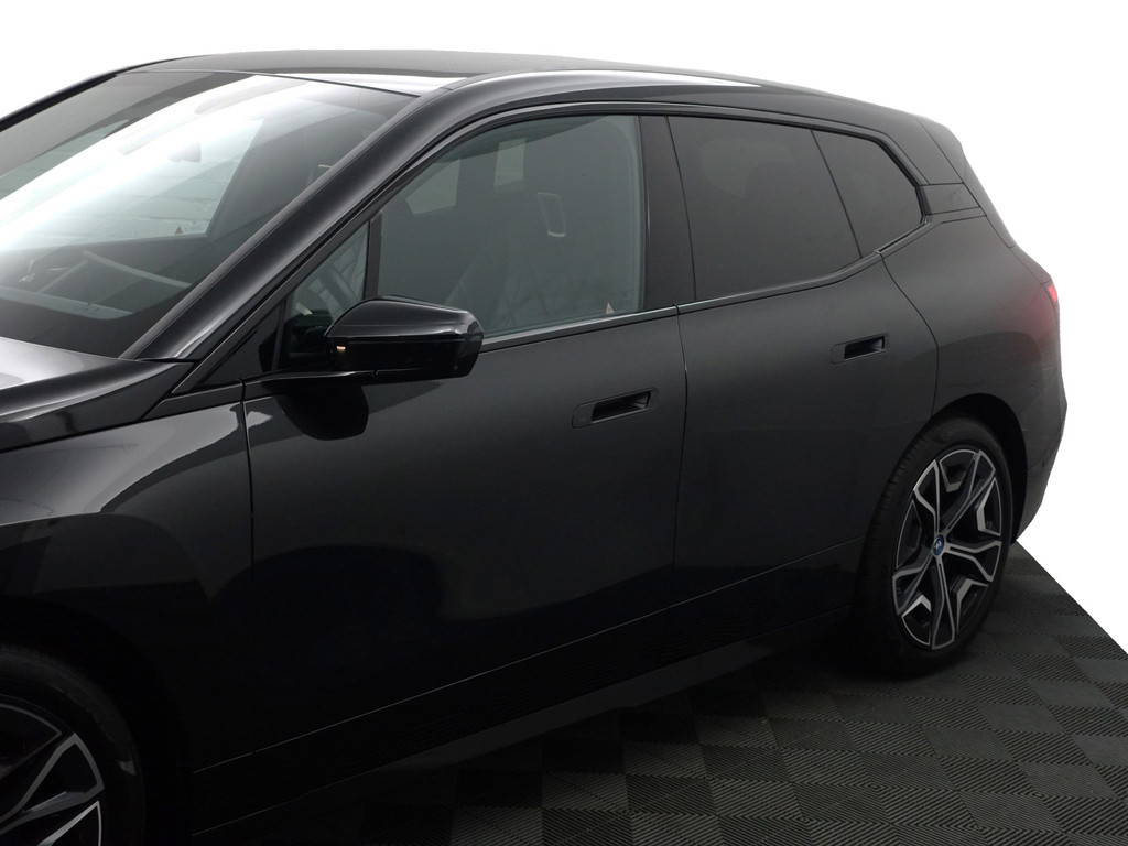 
BMW iX xDrive40 M Sport Plus 77 kWh- Stoelmassage, Harman Kardon, 360 Camera, Head Up, Memory Seats, Sfeerverlichting vol									
