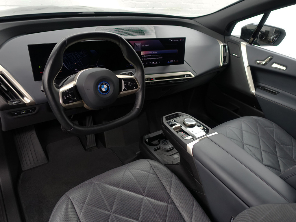 
BMW iX xDrive40 M Sport Plus 77 kWh- Stoelmassage, Harman Kardon, 360 Camera, Head Up, Memory Seats, Sfeerverlichting vol									