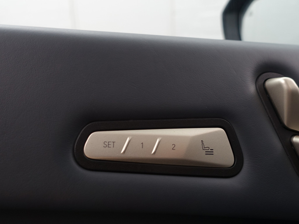 
BMW iX xDrive40 M Sport Plus 77 kWh- Stoelmassage, Harman Kardon, 360 Camera, Head Up, Memory Seats, Sfeerverlichting vol									