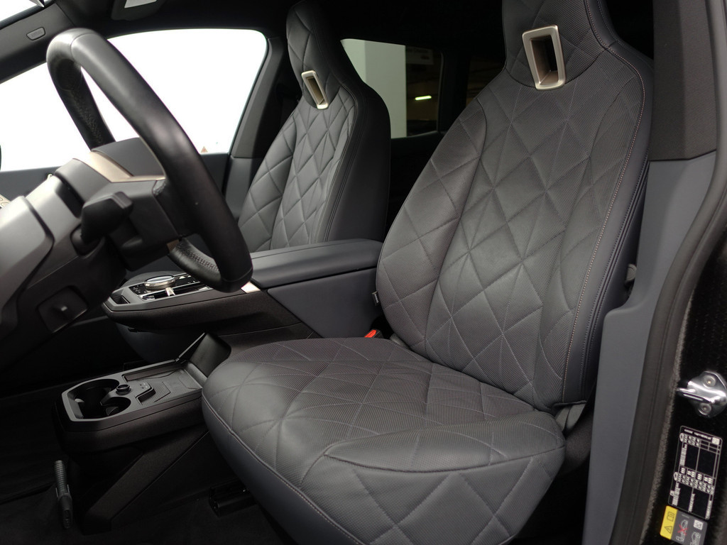 
BMW iX xDrive40 M Sport Plus 77 kWh- Stoelmassage, Harman Kardon, 360 Camera, Head Up, Memory Seats, Sfeerverlichting vol									