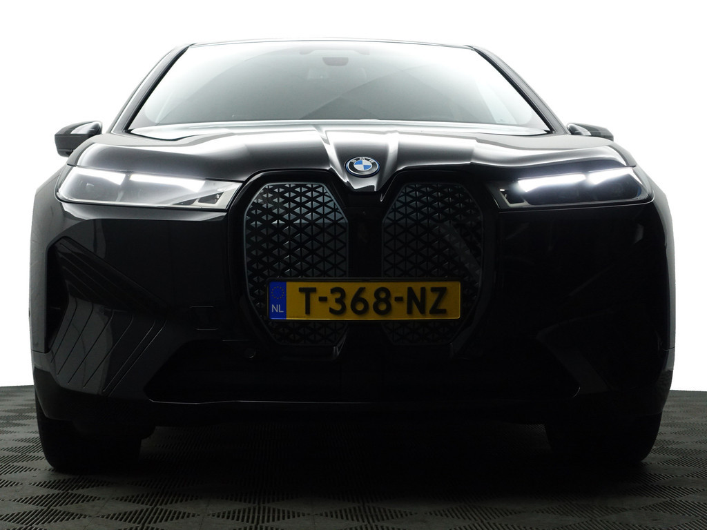 
BMW iX xDrive40 M Sport Plus 77 kWh- Stoelmassage, Harman Kardon, 360 Camera, Head Up, Memory Seats, Sfeerverlichting vol									