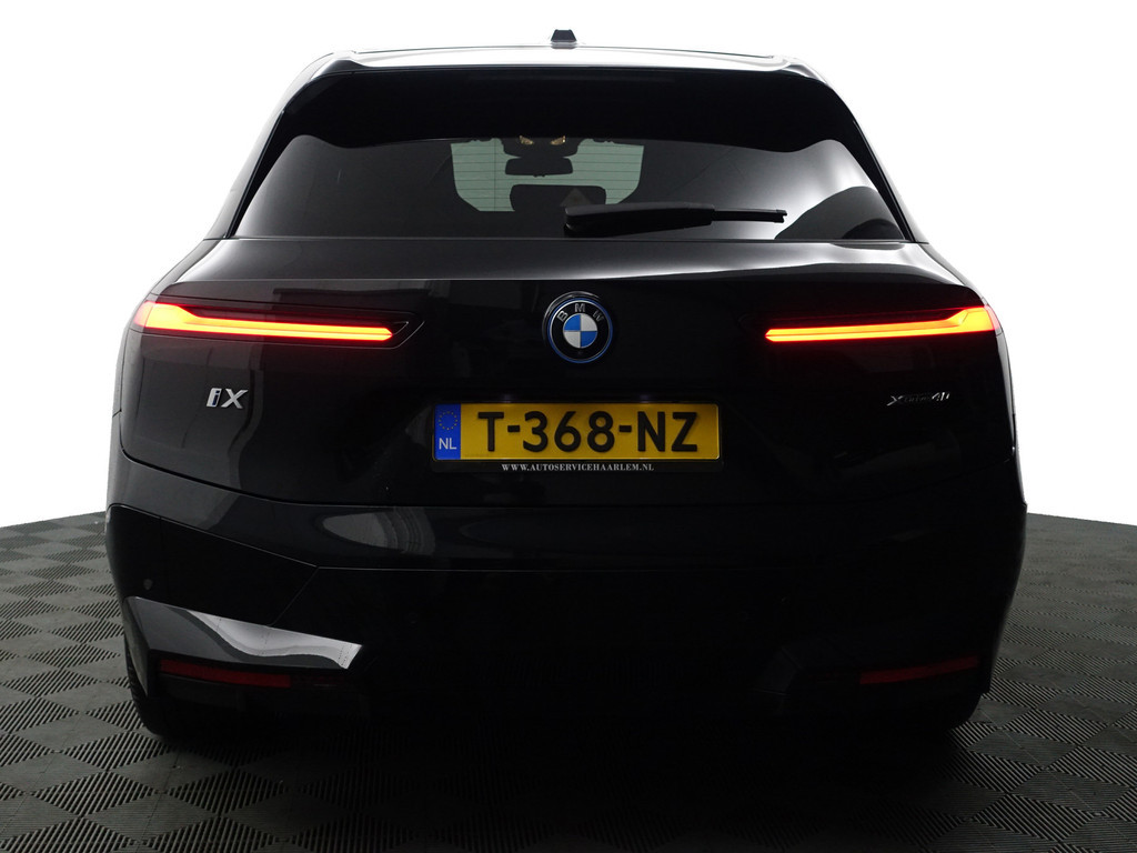 
BMW iX xDrive40 M Sport Plus 77 kWh- Stoelmassage, Harman Kardon, 360 Camera, Head Up, Memory Seats, Sfeerverlichting vol									
