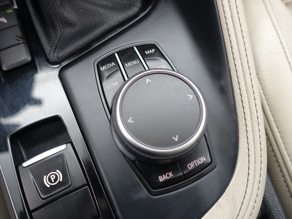 
BMW X1 sDrive20i M Sport Blackpack Aut- Panodak, Sport Leder, Head Up, Xenon Led, Park Assist, Stoelverwarming vol									