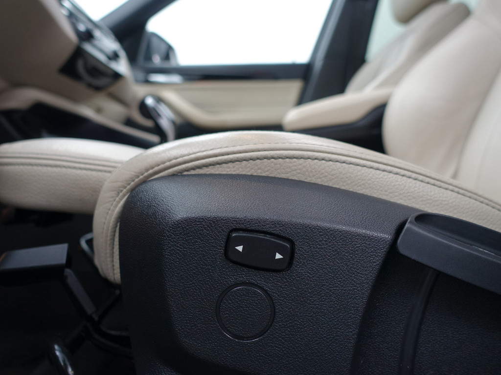 
BMW X1 sDrive20i M Sport Blackpack Aut- Panodak, Sport Leder, Head Up, Xenon Led, Park Assist, Stoelverwarming vol									