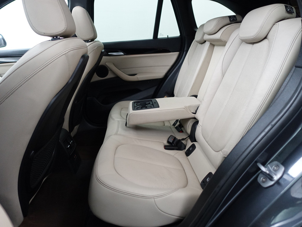 
BMW X1 sDrive20i M Sport Blackpack Aut- Panodak, Sport Leder, Head Up, Xenon Led, Park Assist, Stoelverwarming vol									