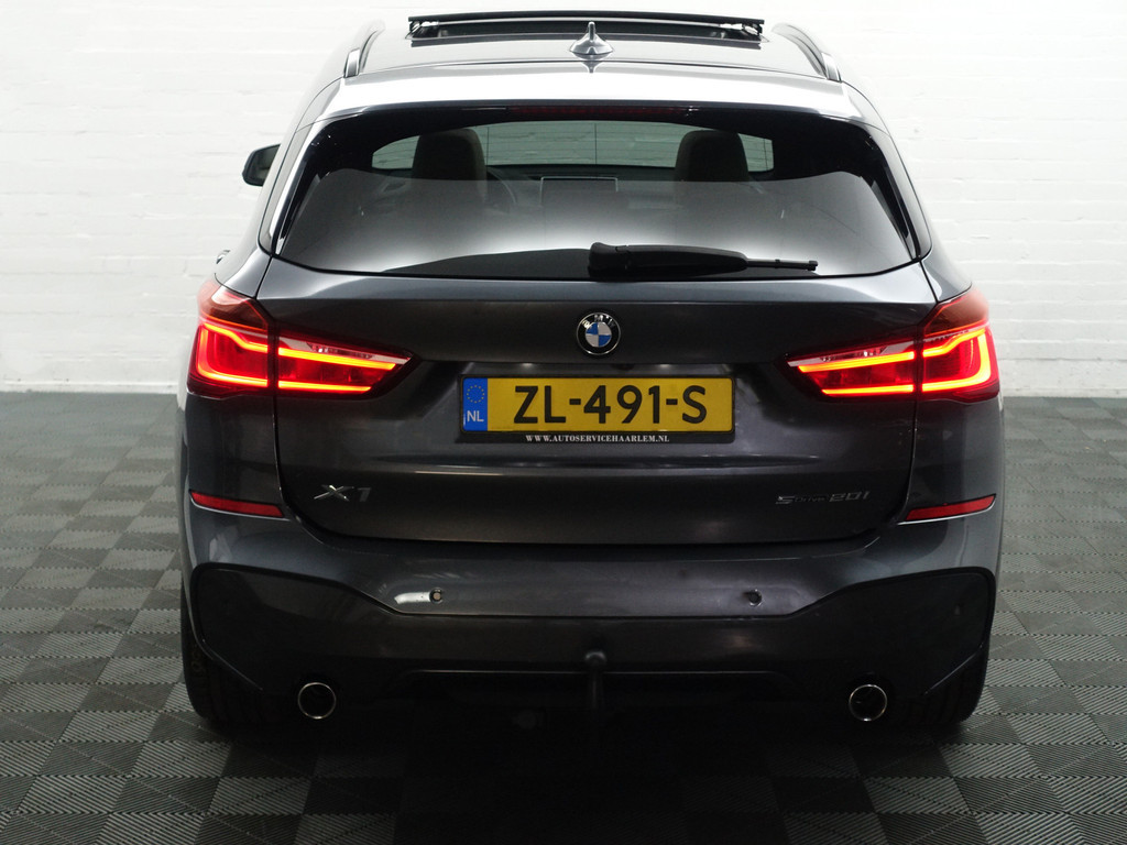 
BMW X1 sDrive20i M Sport Blackpack Aut- Panodak, Sport Leder, Head Up, Xenon Led, Park Assist, Stoelverwarming vol									
