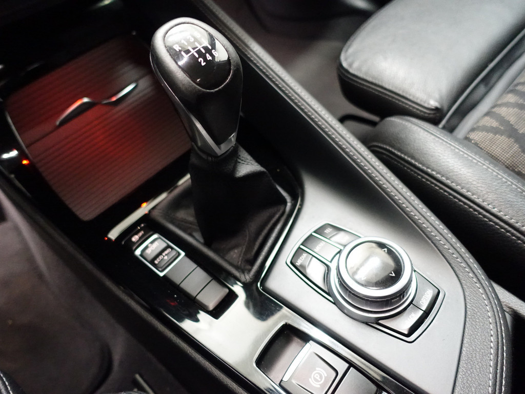 
								BMW X1 1.6D X-Line High Executive- Xenon Led, Sport leder Interieur, Camera, Dynamic Select, Sfeerverlichting vol									