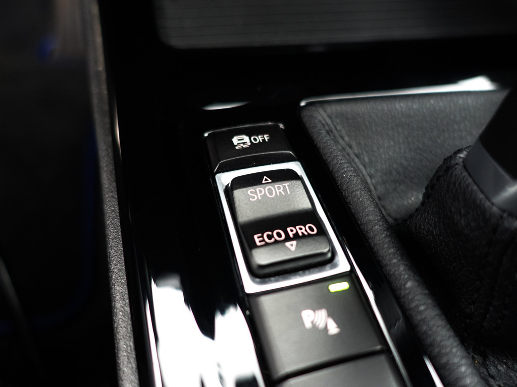 
BMW X2 sDrive20i M Performance Aut- Competition Package, Xenon Led, Carbon, Head Up, Sfeerverlichting, Park Assist vol									