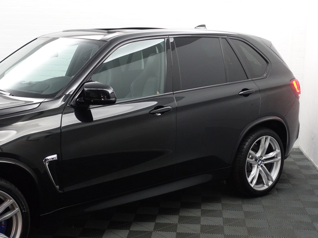 
BMW X5 M Black Fire Edition Aut- Bang Olufsen Plus, Carbon Afwerking, Alcantara Hemel, Head Up, Panoramadak, 360 Camera vol									