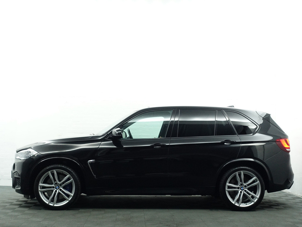 
BMW X5 M Black Fire Edition Aut- Bang Olufsen Plus, Carbon Afwerking, Alcantara Hemel, Head Up, Panoramadak, 360 Camera vol									