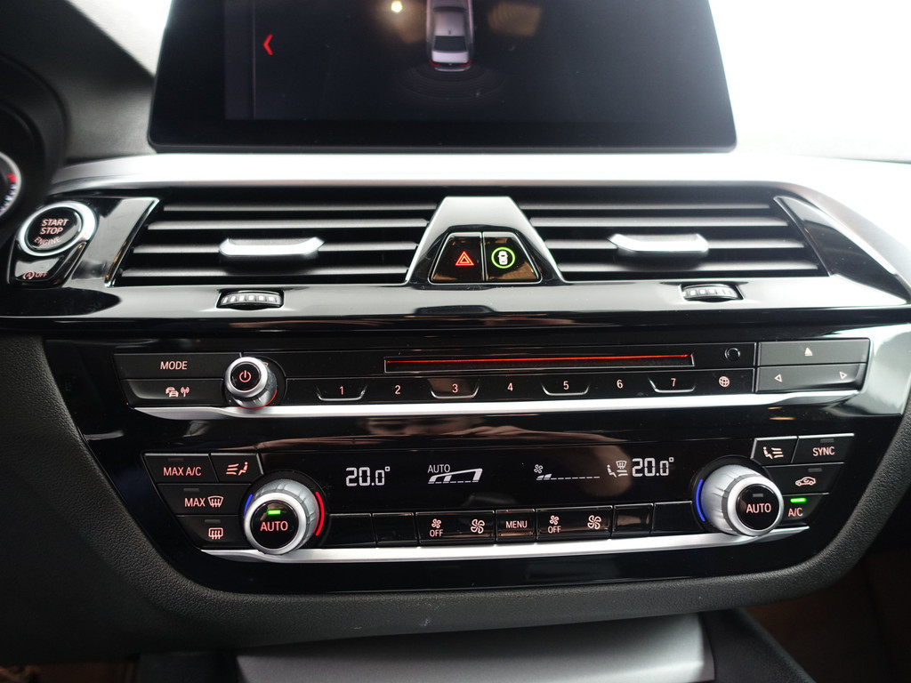 
								BMW 5 Serie 520d M Sport High Exe Aut- Xenon Led, Park Assist, Navi, Virtual Cockpit, Elek Stoel vol									