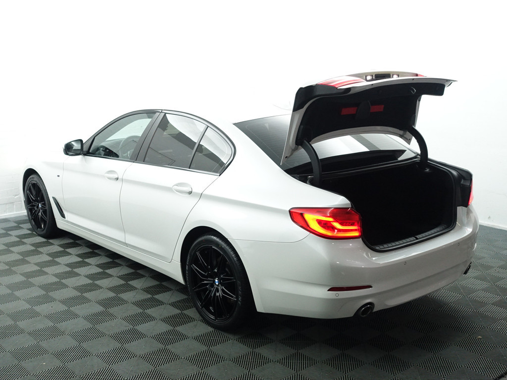 
								BMW 5 Serie 520d M Sport High Exe Aut- Xenon Led, Park Assist, Navi, Virtual Cockpit, Elek Stoel vol									