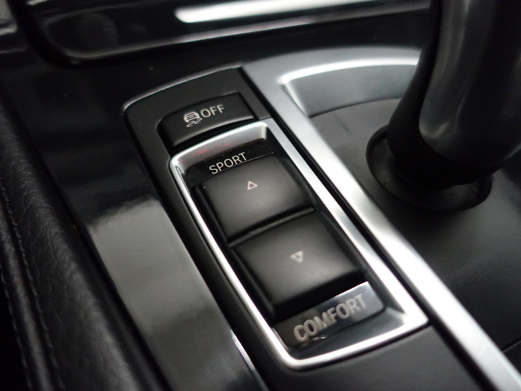 
BMW 5 Serie 528i M Sport High Exe Aut- Sport Leder, Xenon Led, Park Assist, Navi, Clima vol									