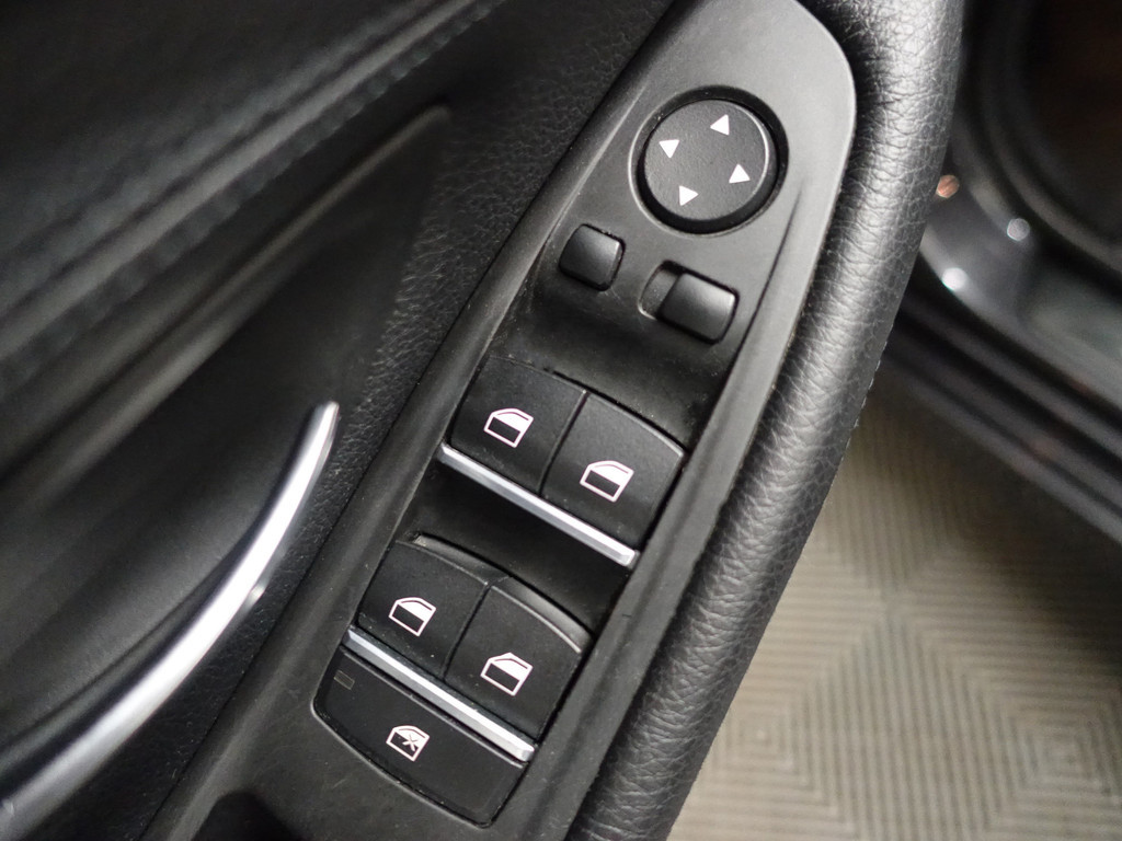 
BMW 5 Serie 528i M Sport High Exe Aut- Sport Leder, Xenon Led, Park Assist, Navi, Clima vol									