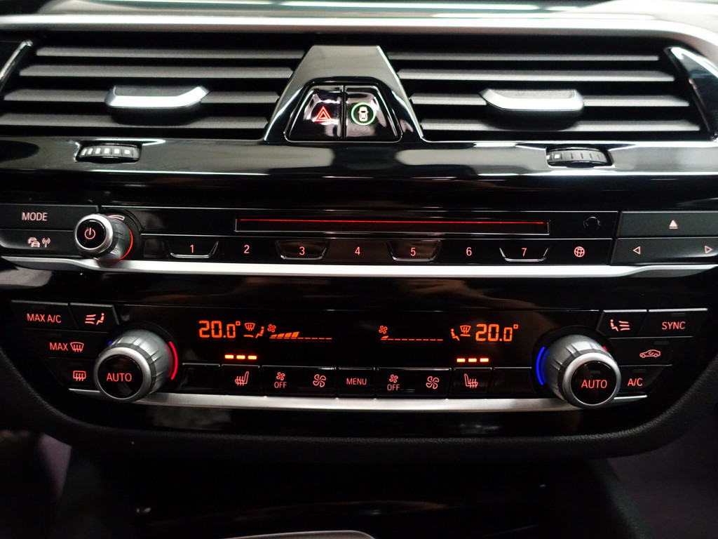 
BMW 5 Serie 520i High Executive Aut- Head Up, Nappa Leder Interieur, Xenon Led, Virtual Cockpit vol									