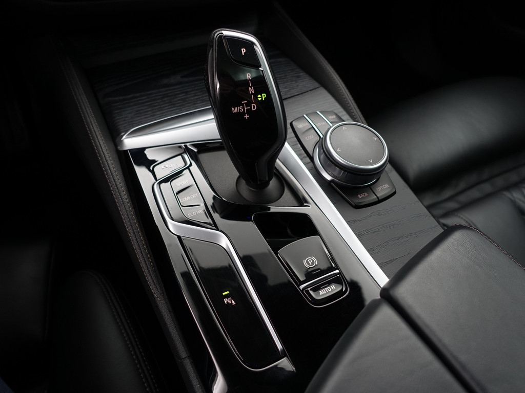 
BMW 5 Serie 530i M Performance Aut- Schuifdak, Sport Uitlaat, Sfeerverlichting, Head Up, Memory Seats, Laser Led vol									